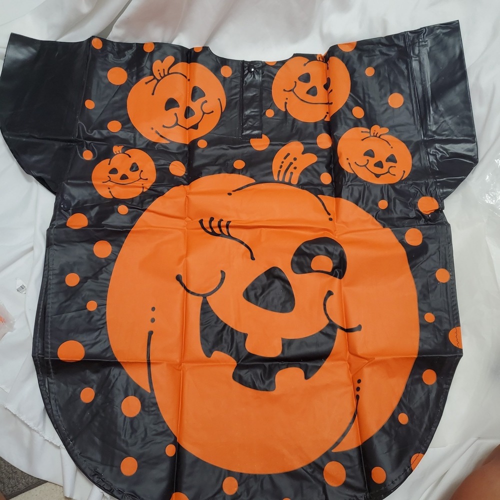 Vintage Avon Wear 'Em Scare 'Em Vinyl Halloween Costume Child Small Over head